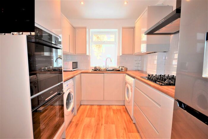 6 Bedroom Detached House To Rent In Moorfield Grove, Moordown, BH9