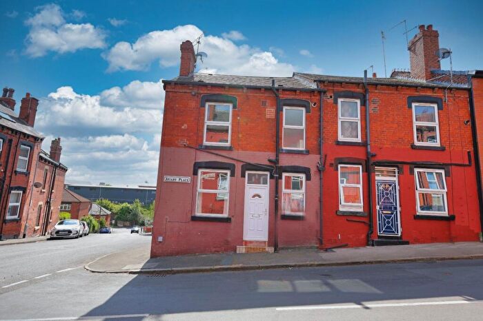 1 Bedroom Terraced House To Rent In Aviary Place, Leeds, West Yorkshire, LS12