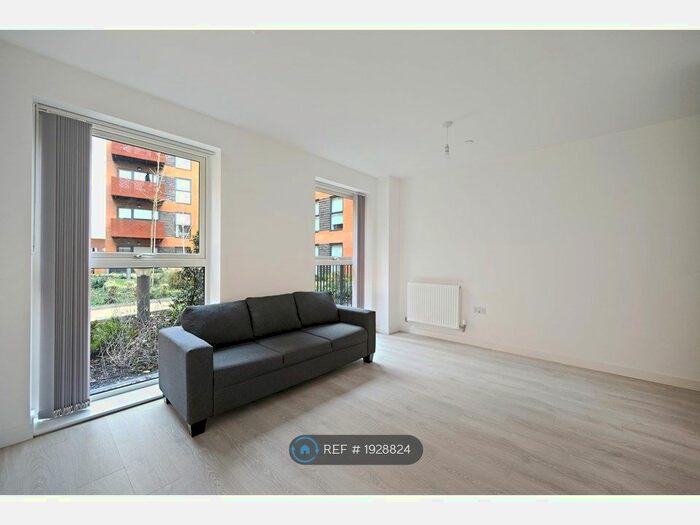 1 Bedroom Flat To Rent In Tabbard Apartments, London, W3