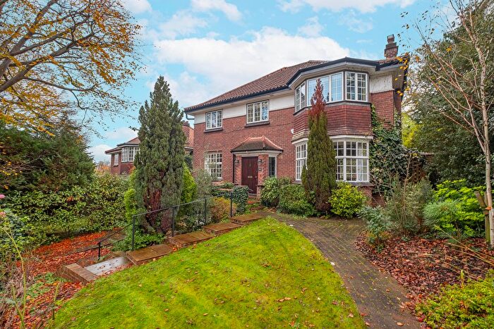 4 Bedroom Detached House For Sale In Bathgate Road, London, SW19