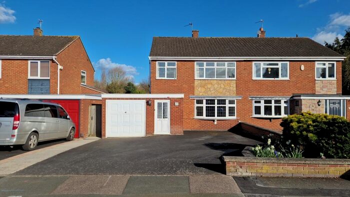3 Bedroom Semi-Detached House To Rent In Worcester Avenue, Birstall, LE4