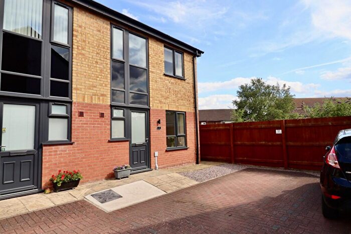 3 Bedroom Semi-Detached House For Sale In Oxford Court, Oxford Street, Market Rasen, LN8