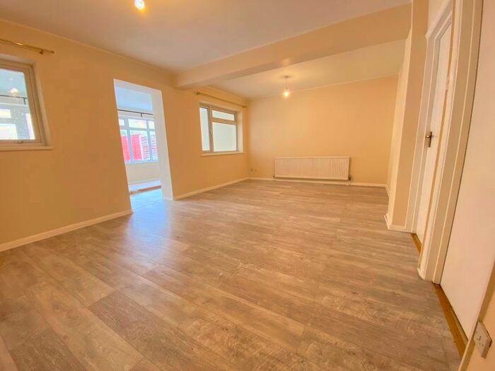 4 Bedroom Terraced House To Rent In Cliffe Road, Strood, Rochester, ME2