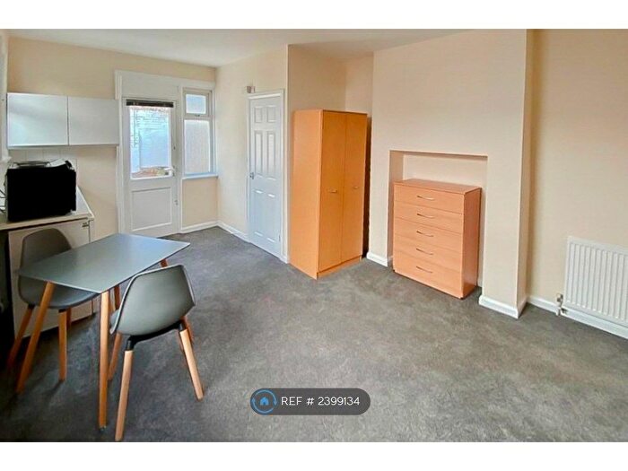 Studio To Rent In Willesden Green, London, NW2