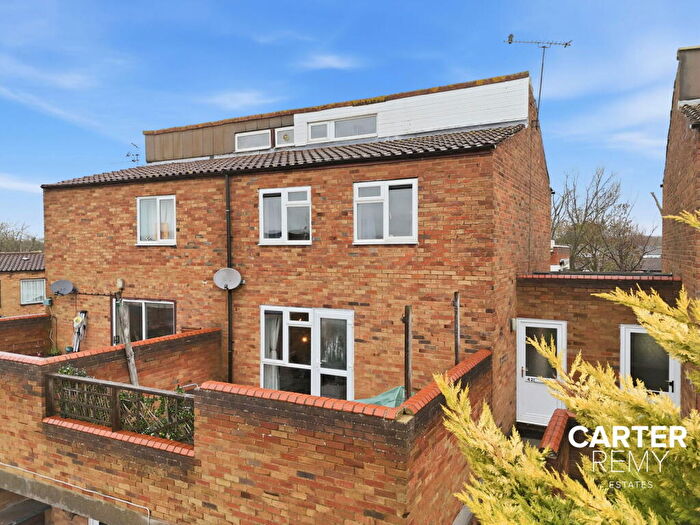 2 Bedroom Maisonette For Sale In Wythefield, Pitsea, Basildon, SS13