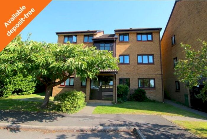 2 Bedroom Apartment To Rent In *Available With No Deposit* Locks Heath, Southampton, SO31