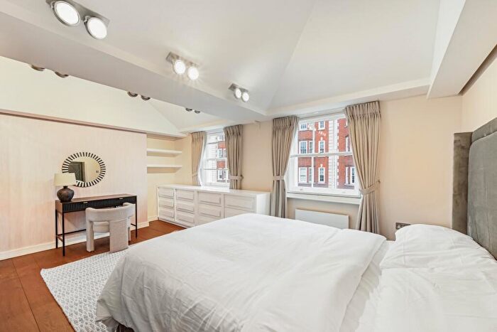 2 Bedroom Apartment To Rent In Baker Street, Marylebone, NW1