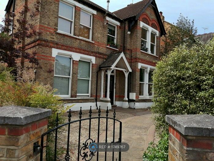 2 Bedroom Flat To Rent In Castlebar Road, Ealing, W5