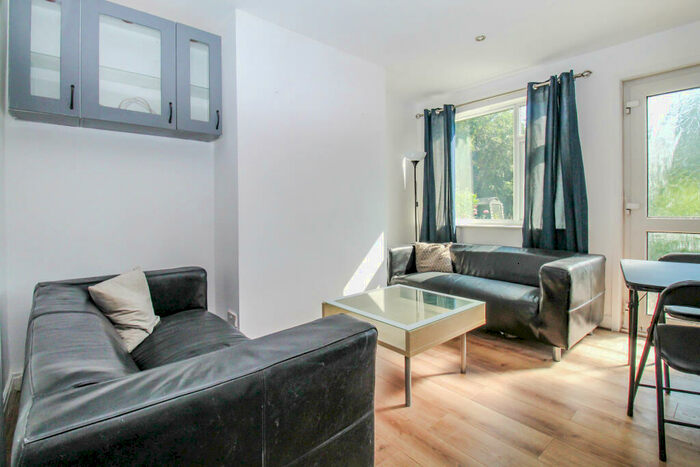 3 Bedroom Terraced House To Rent In Kelso Gardens, Leeds, LS2