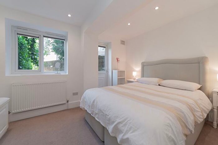 1 Bedroom Flat For Sale In Chippenham Road, London, W9
