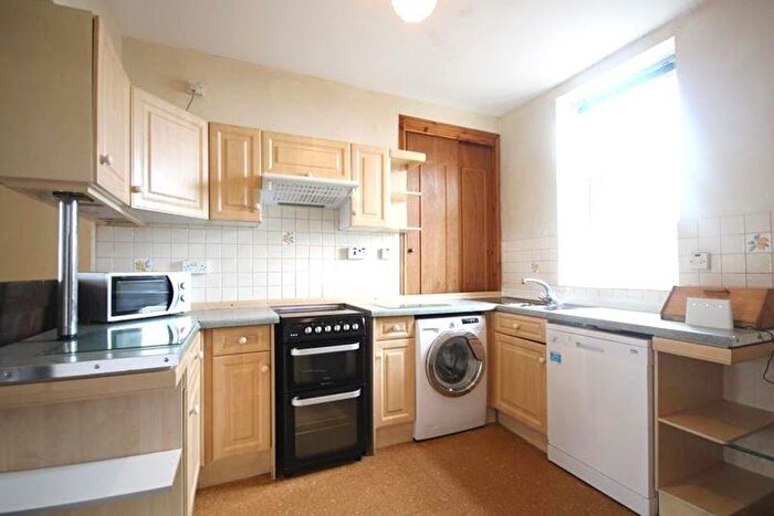 3 Bedroom Property To Rent In High Street, Borth, SY24