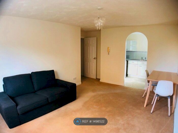 1 Bedroom Flat To Rent In Varsity Drive, Twickenham, TW1