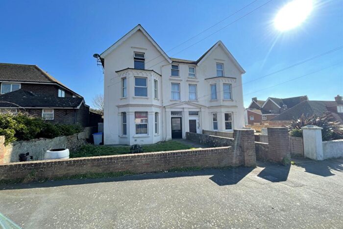 1 Bedroom Apartment To Rent In Top Floor Flat, Grosvenor Road, Seaford, BN25
