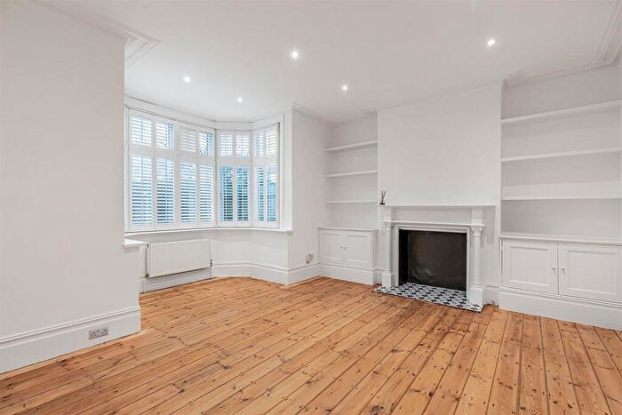 1 Bedroom Flat To Rent In Upper Richmond Road West, East Sheen, SW14