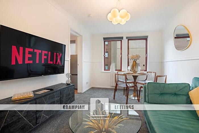 2 Bedroom Flat To Rent In Headland Court, Aberdeen, AB10