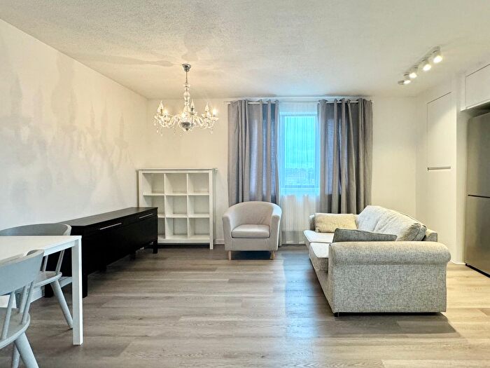 1 Bedroom Flat To Rent In Amsterdam Road, London, E14