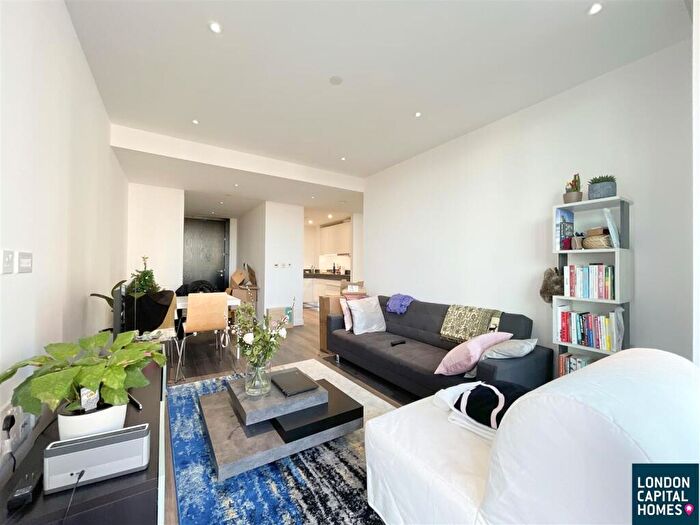 1 Bedroom Apartment To Rent In Kingwood House, Chaucer Gardens, London, E1