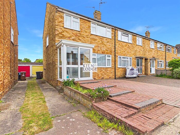 3 Bedroom End Of Terrace House For Sale In Yewtree Gardens, Chelmsford, CM2