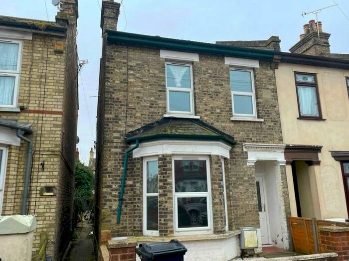 4 Bedroom Semi-Detached House To Rent In St. Andrews Road, Clacton-on-Sea, CO15