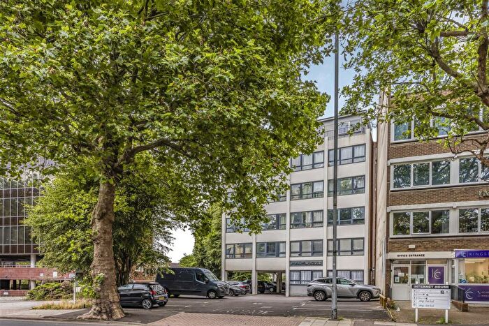 Flat To Rent In Kingston Crescent, Portsmouth, PO2