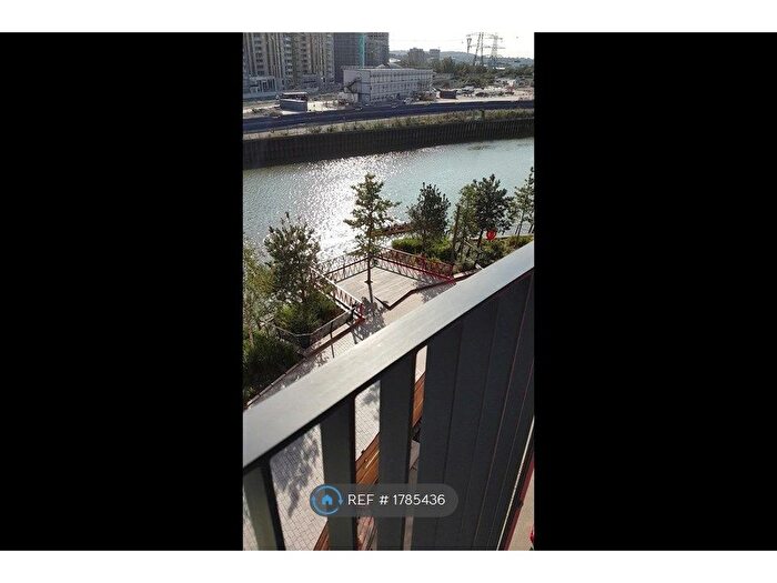 Studio To Rent In City Island Way, London, E14