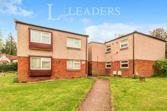 1 Bedroom Flat To Rent In Brookside, Halton, HP22