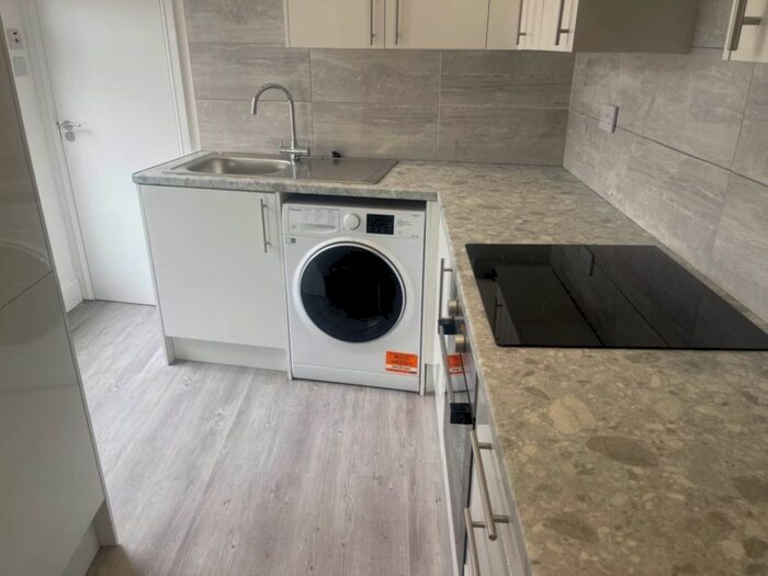 2 Bedroom Flat To Rent In Vale Road, London, N4