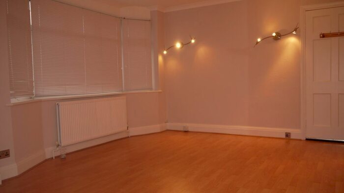 2 Bedroom Semi-Detached House To Rent In Oakwood Hill, Loughton, IG10