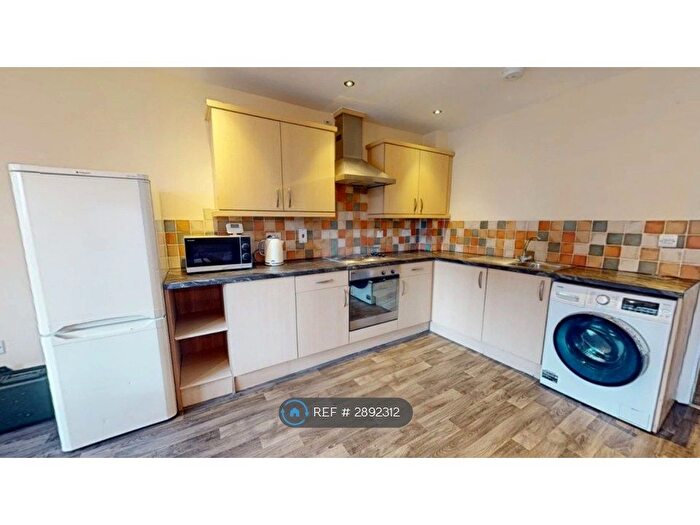 2 Bedroom Flat To Rent In Royal Victoria Court, Nottingham, NG7