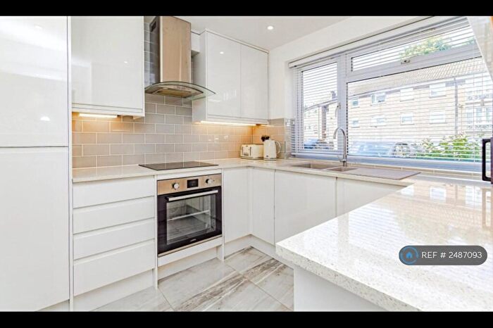 2 Bedroom Flat To Rent In Lynden Hyrst, Croydon, CR0