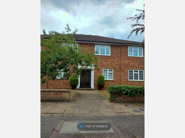 2 Bedroom Flat To Rent In Parkland Grove, Ashford, TW15