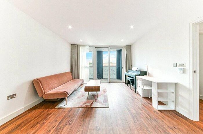 1 Bedroom Flat To Rent In Wandsworth Road, London, SW8