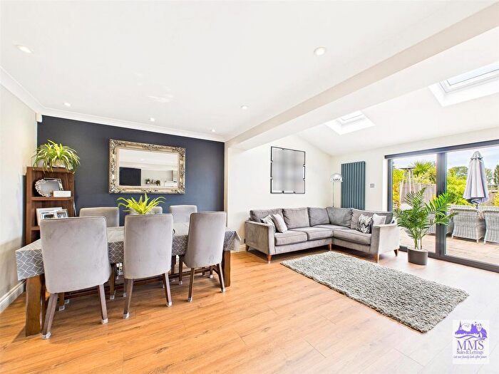 4 Bedroom Link Detached House For Sale In Fountain Road, Strood, ME2