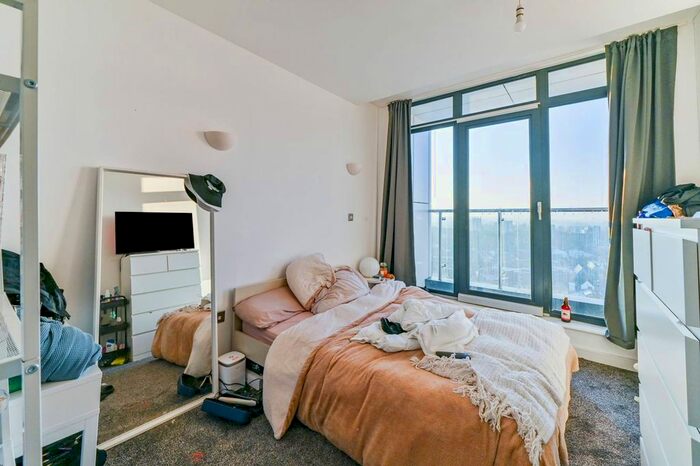 3 Bedroom Flat To Rent In Masons Avenue, Central Croydon, Croydon, CR0