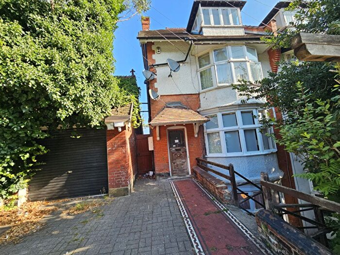 1 Bedroom Flat To Rent In Flat Downs Road, Luton, LU1