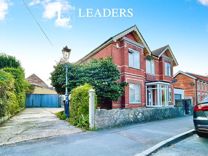 6 Bedroom House To Rent In Melville Road, BH9