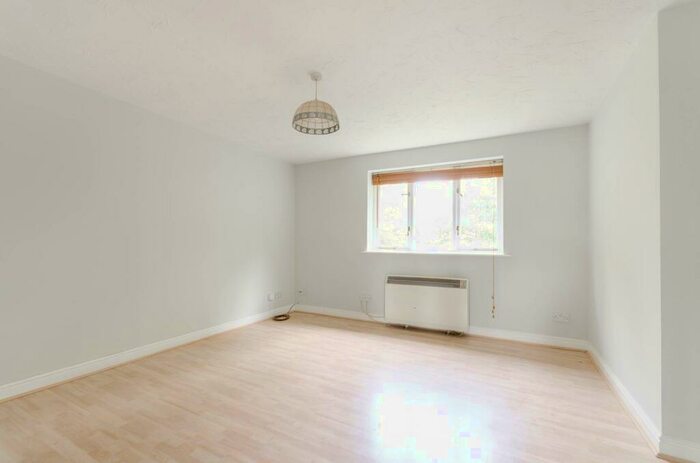 2 Bedroom Flat To Rent In Woodfield Road, Hinchley Wood, Thames Ditton, KT7