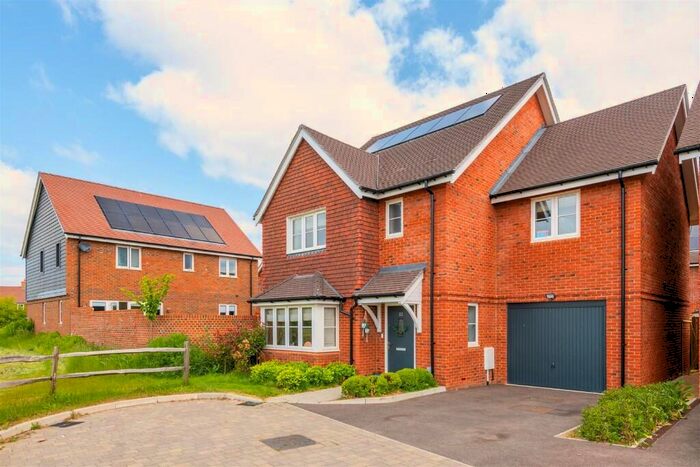 4 Bedroom Detached House To Rent In Luscombe Way, Horley, Surrey, RH6