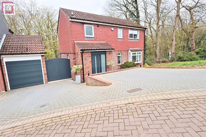 4 Bedroom House To Rent In Hurst Hill, Chatham, ME5