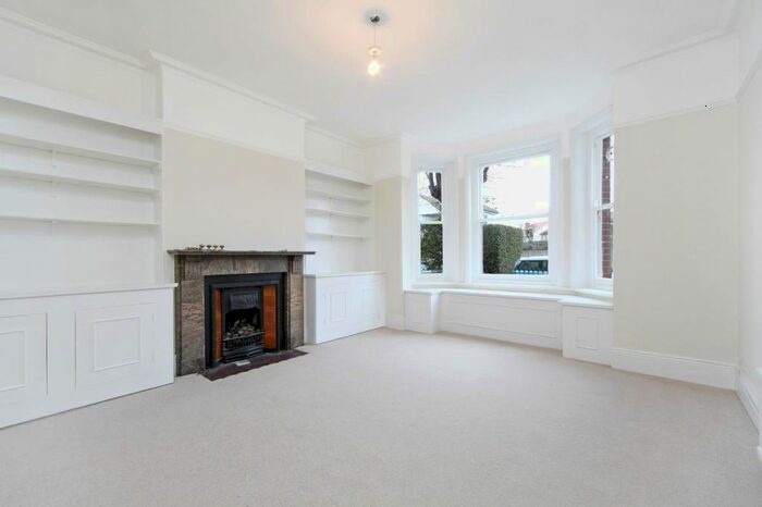 3 Bedroom Flat To Rent In Stanley Mansions, Marius Road, London, SW17