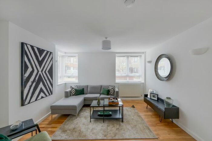 2 Bedroom Flat To Rent In Kew Bridge Court, London, W4