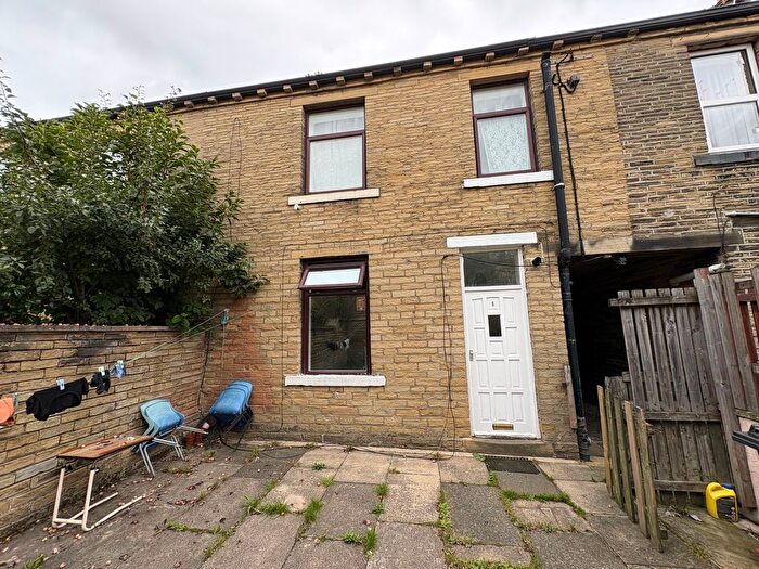 2 Bedroom Terraced House For Sale In Watmough Street, Bradford, BD7