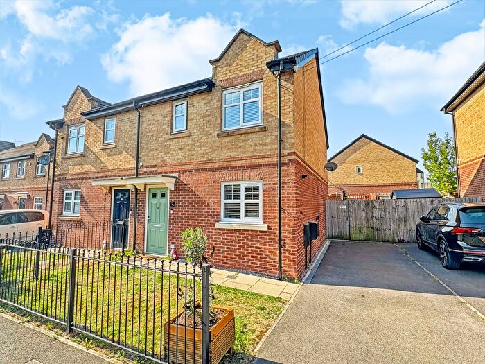 3 Bedroom Semi-Detached House For Sale In Gibfield Park Avenue, Atherton, M46