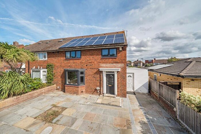 4 Bedroom Semi-Detached House For Sale In Hambledown Road, Sidcup, DA15
