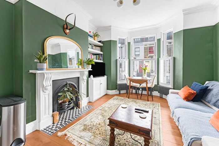 1 Bedroom Flat For Sale In Halford Road, Fulham, SW6