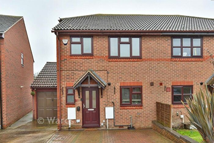 3 Bedroom Semi Detached House For Sale In Harps Avenue, Minster-On-Sea, Sheerness, Kent, ME12