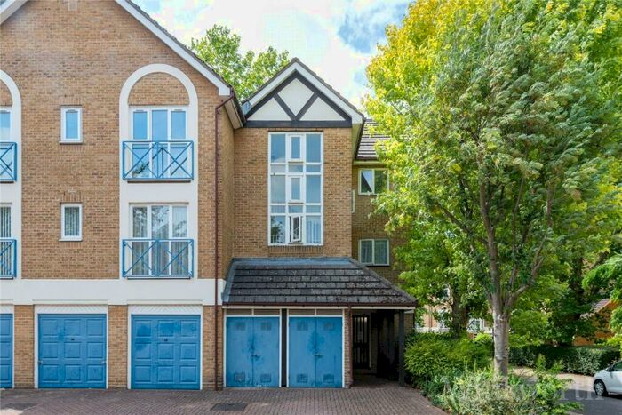 Apartment To Rent In Water Lane, London, SE14