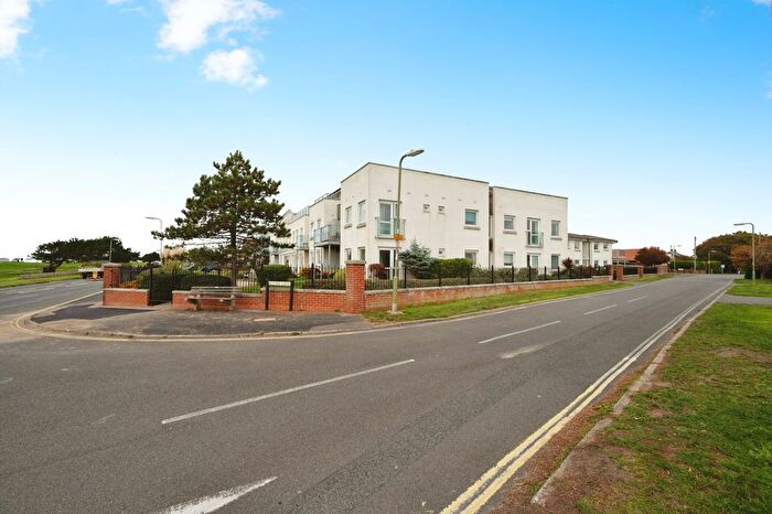 1 Bedroom Flat For Sale In Sea Front, Hayling Island, Hampshire, PO11