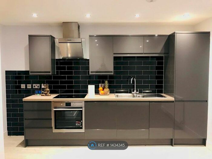 2 Bedroom Flat To Rent In Sherwood House Stones Courtyard, Chesham, HP5