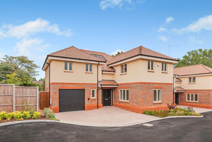 4 Bedroom Detached House For Sale In Osprey Close, Harpenden, Hertfordshire, AL5